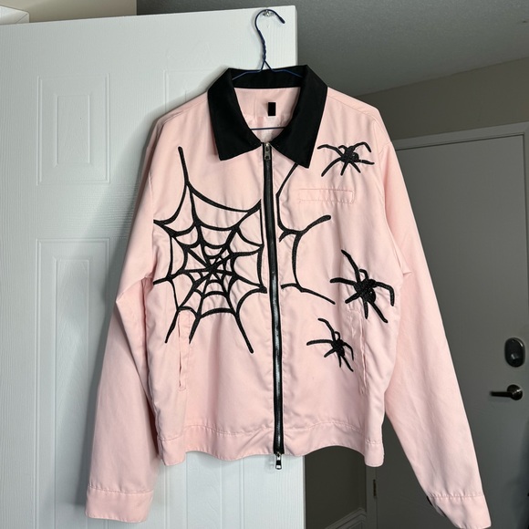 Spider Embroidered Zipper Jacket
Size S
color pink - Picture 1 of 5